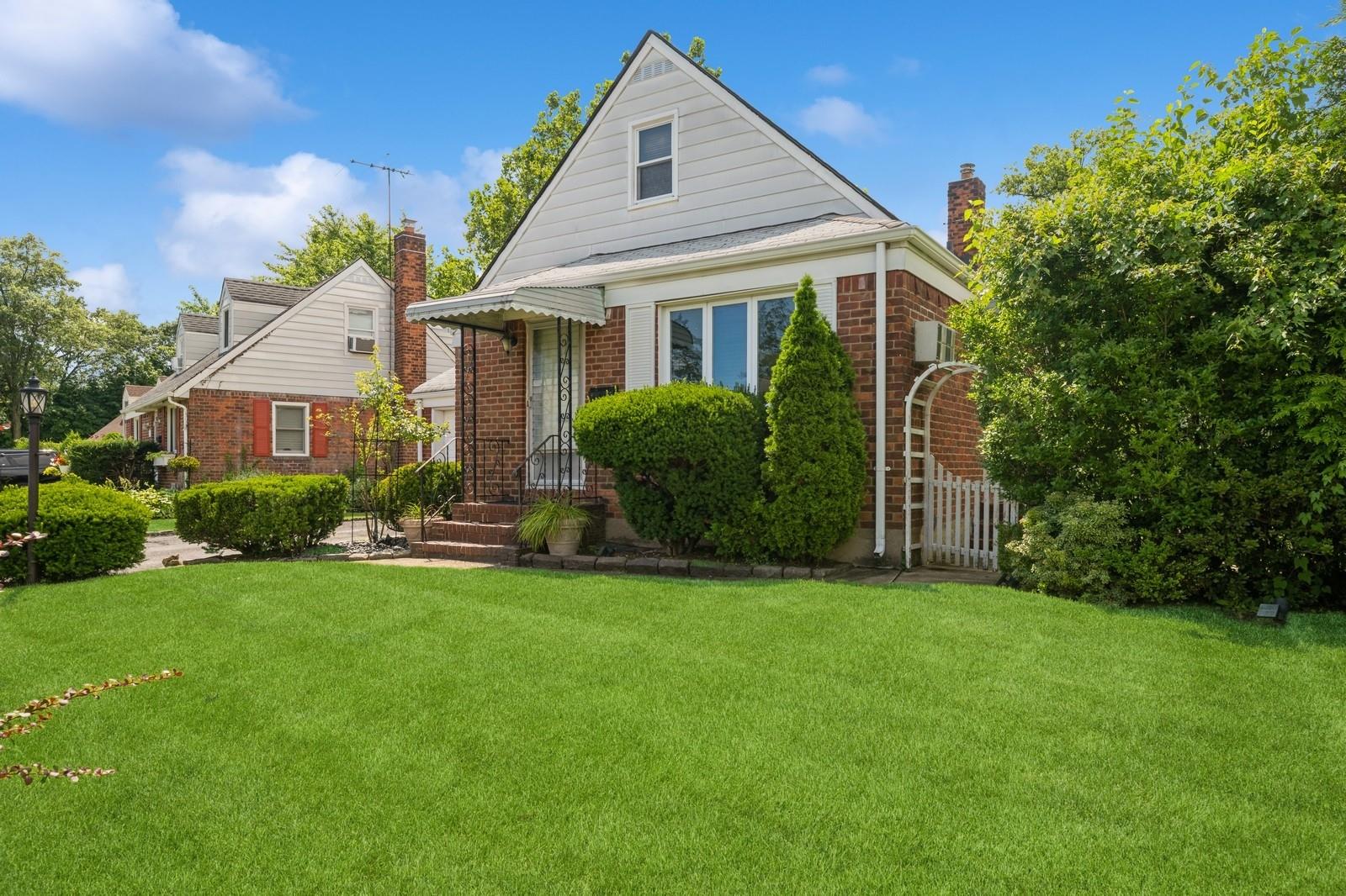 14 Albany Street, Elmont, NY 11003