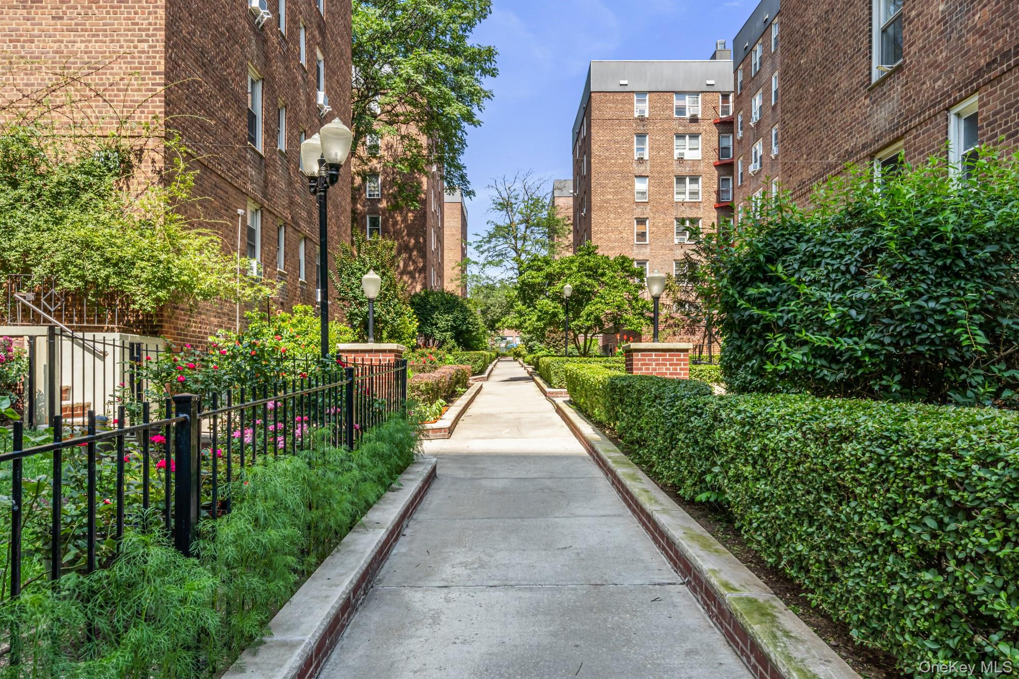66-37 Yellowstone Boulevard # 6G, Forest Hills, NY 11375