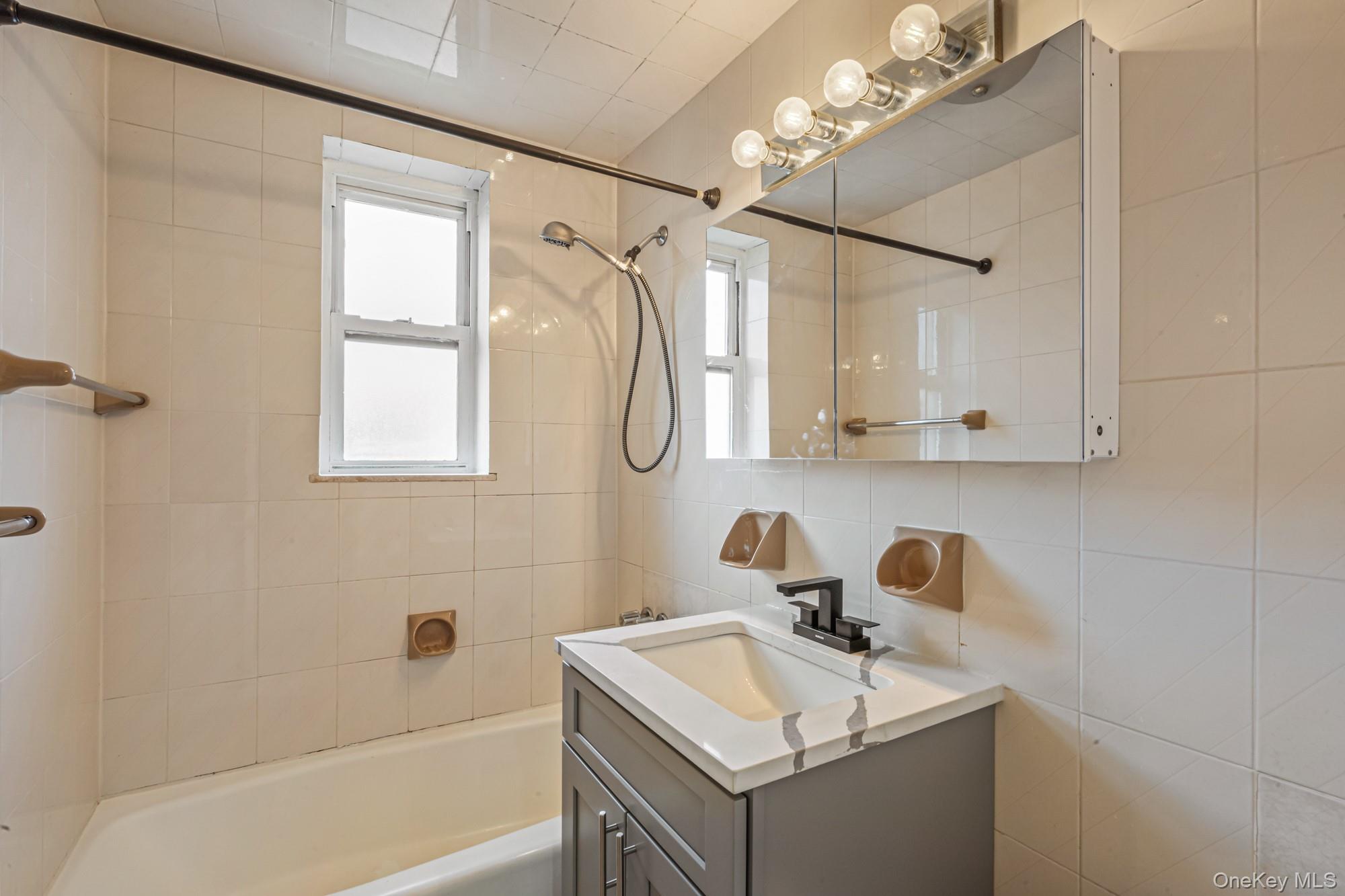 66-37 Yellowstone Boulevard # 6G, Forest Hills, NY 11375