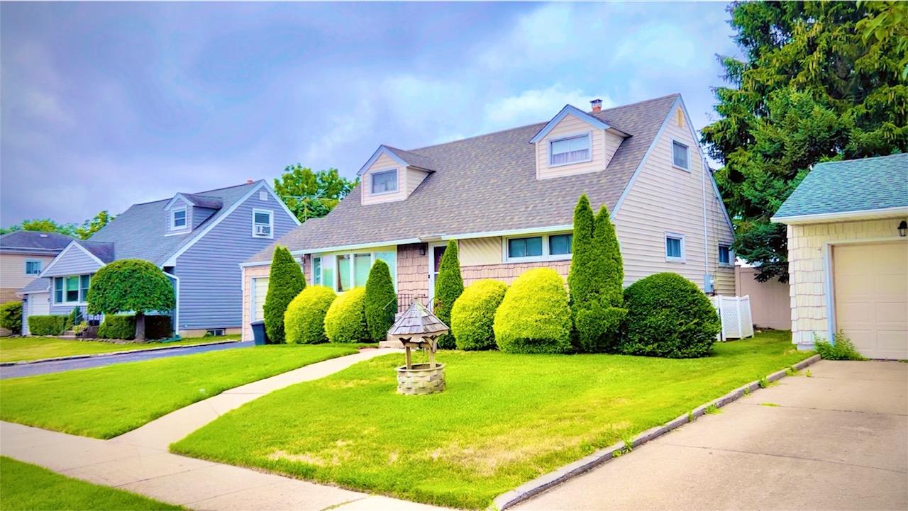 145 Dartmouth Drive, Hicksville, NY 11801