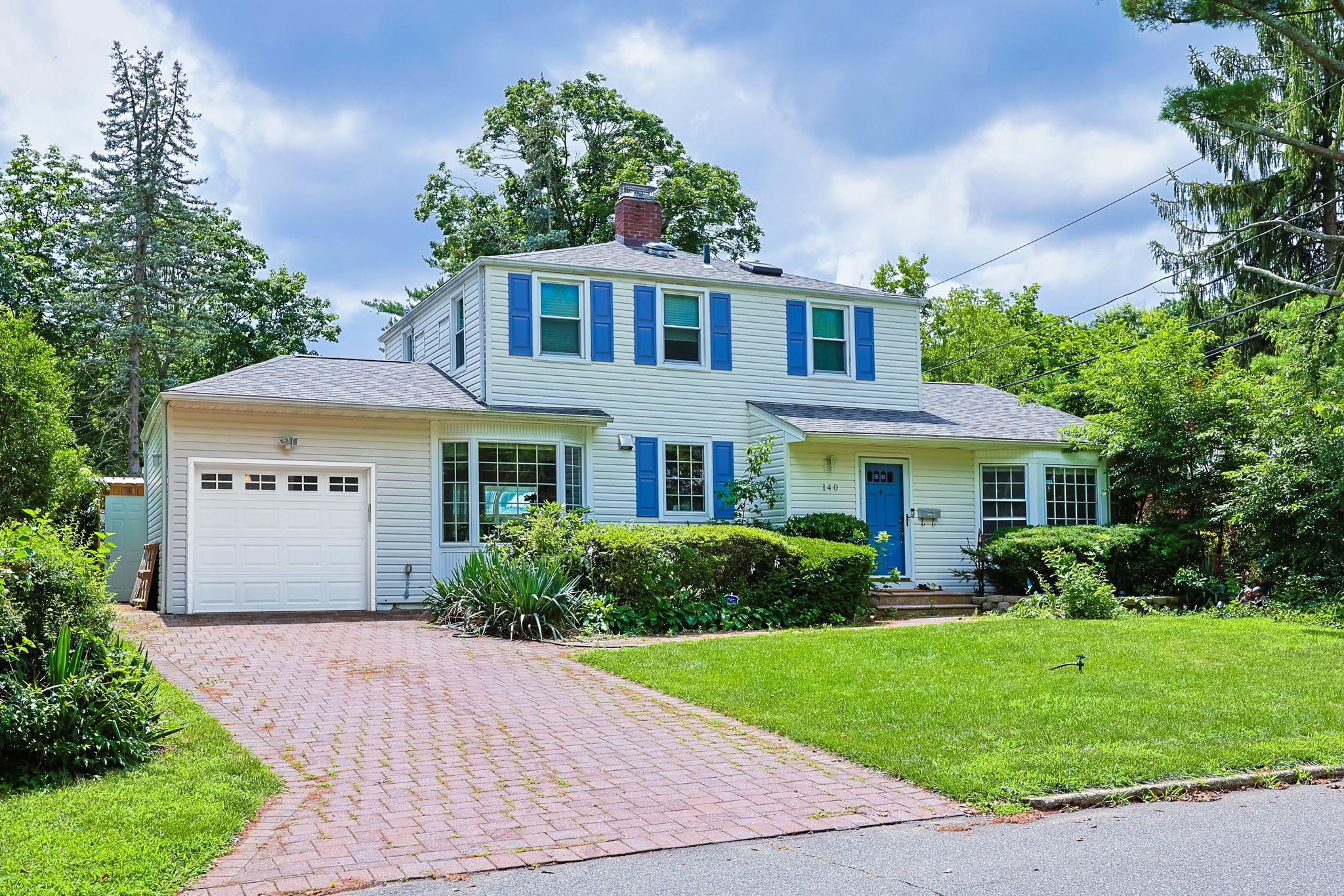 140 Princeton Street, Roslyn Heights, NY 11577