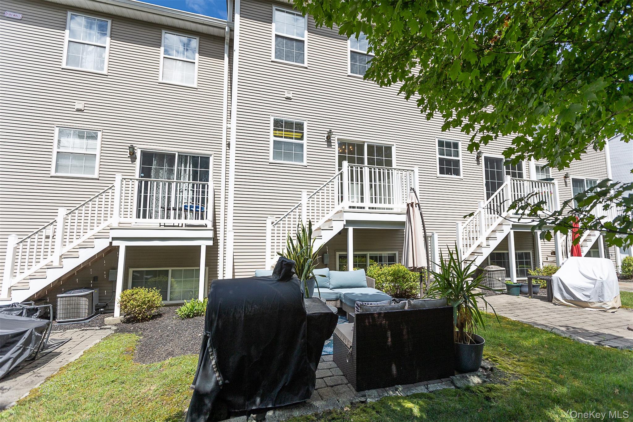 16 Willow Drive, Nanuet, NY 10954