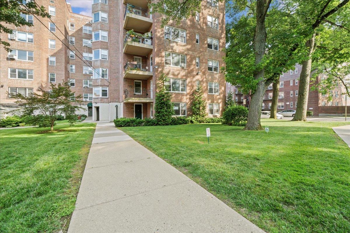 2711 Henry Hudson Parkway # 1F, Bronx, NY 10463