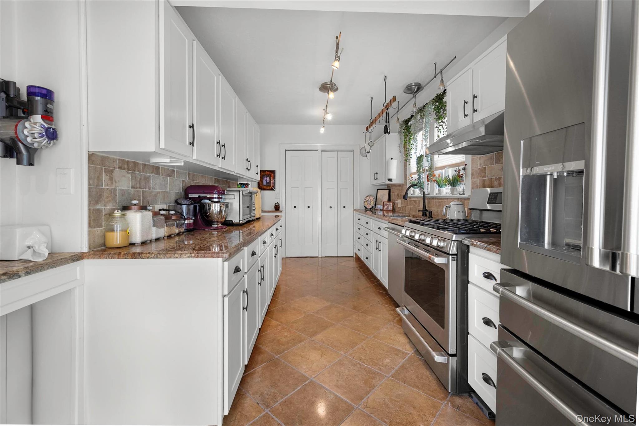 254-06 W End Drive, Great Neck, NY 11020