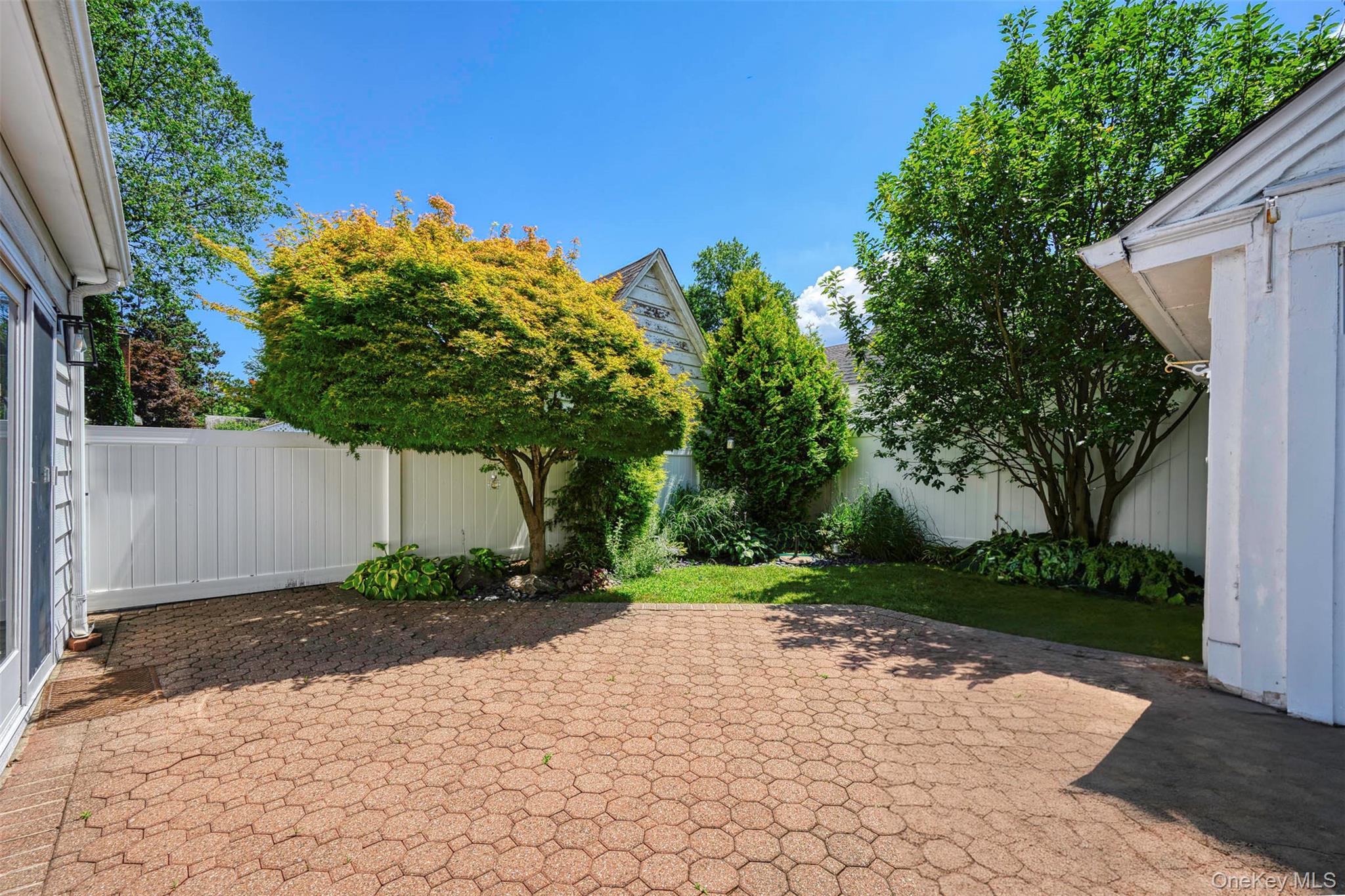 254-06 W End Drive, Great Neck, NY 11020