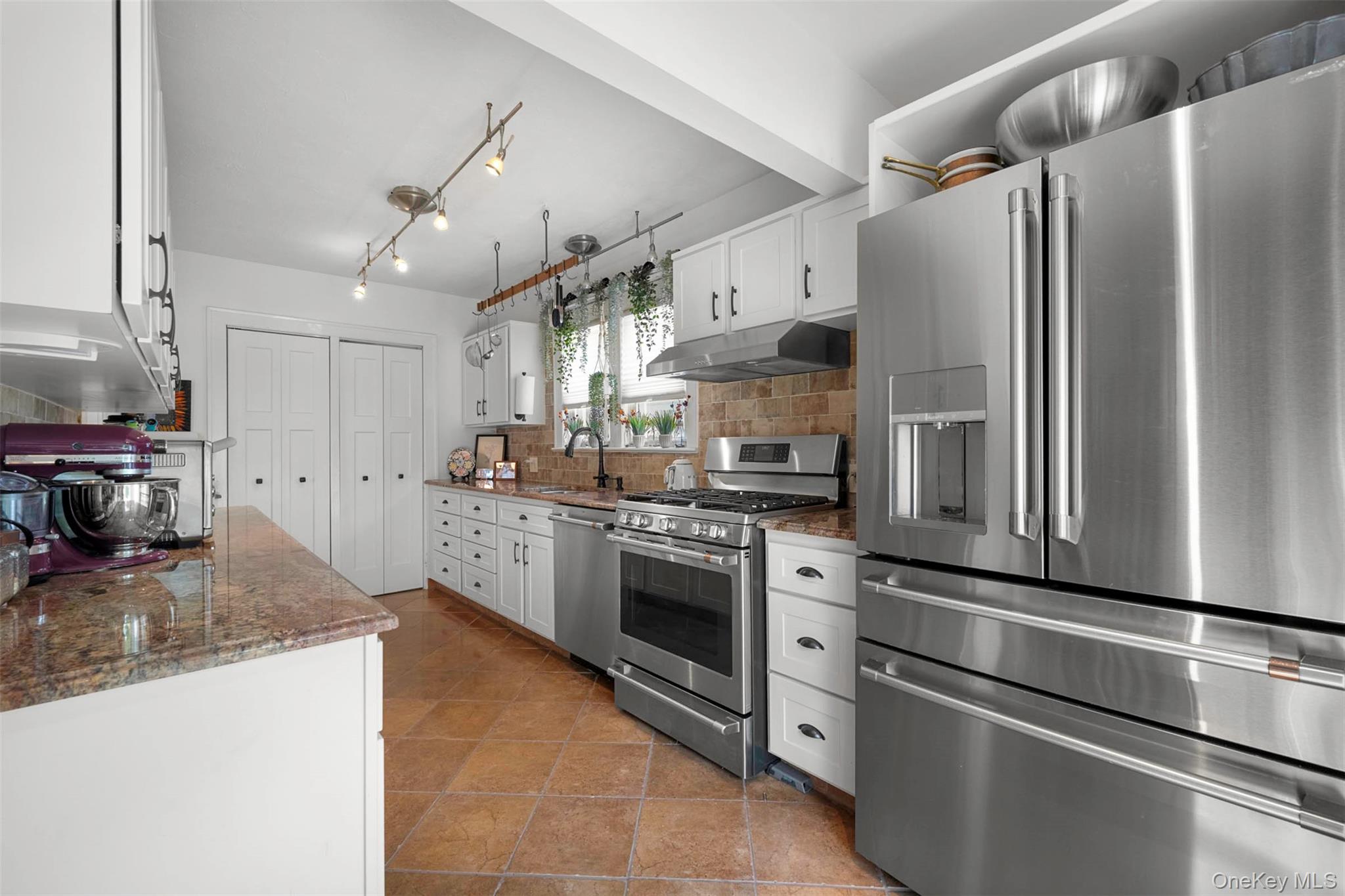 254-06 W End Drive, Great Neck, NY 11020