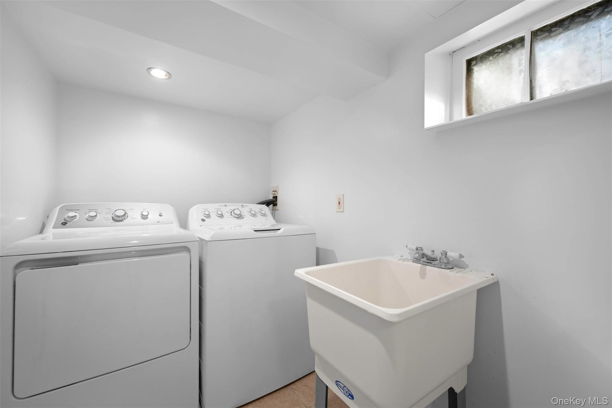 254-06 W End Drive, Great Neck, NY 11020