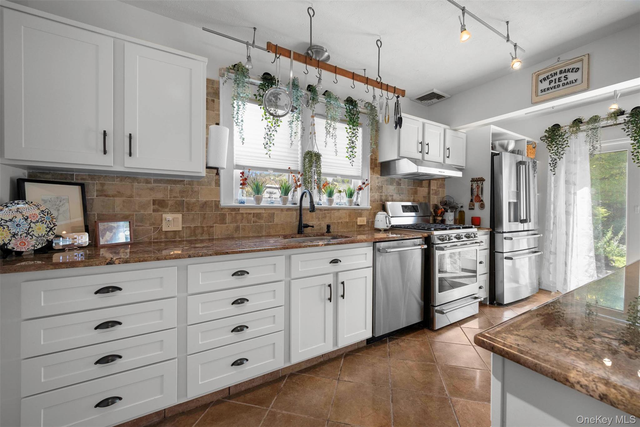 254-06 W End Drive, Great Neck, NY 11020