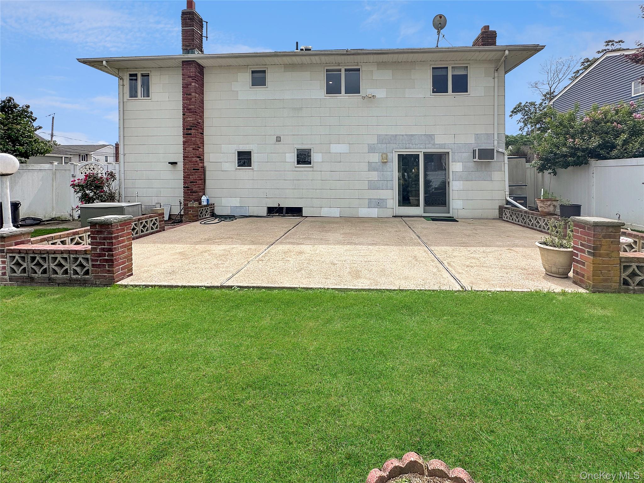 57 S Crescent Drive, Farmingdale, NY 11735