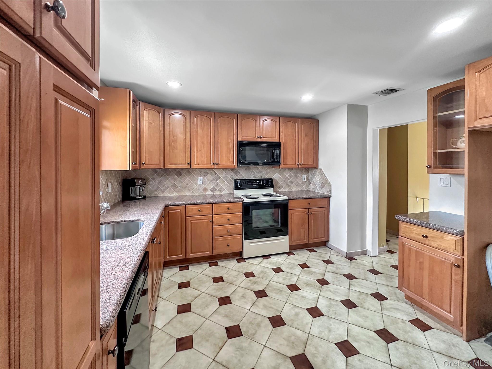 57 S Crescent Drive, Farmingdale, NY 11735