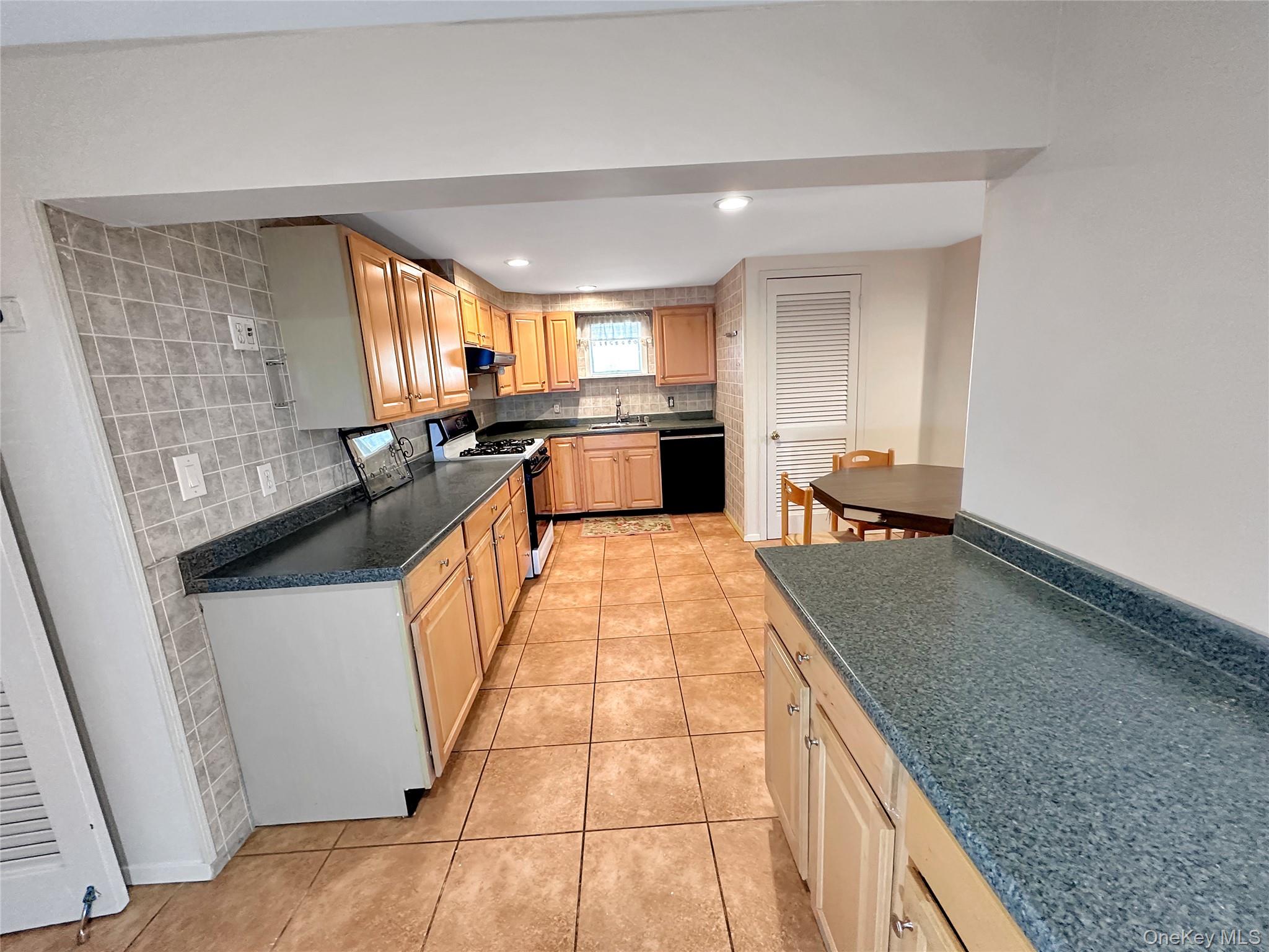 57 S Crescent Drive, Farmingdale, NY 11735