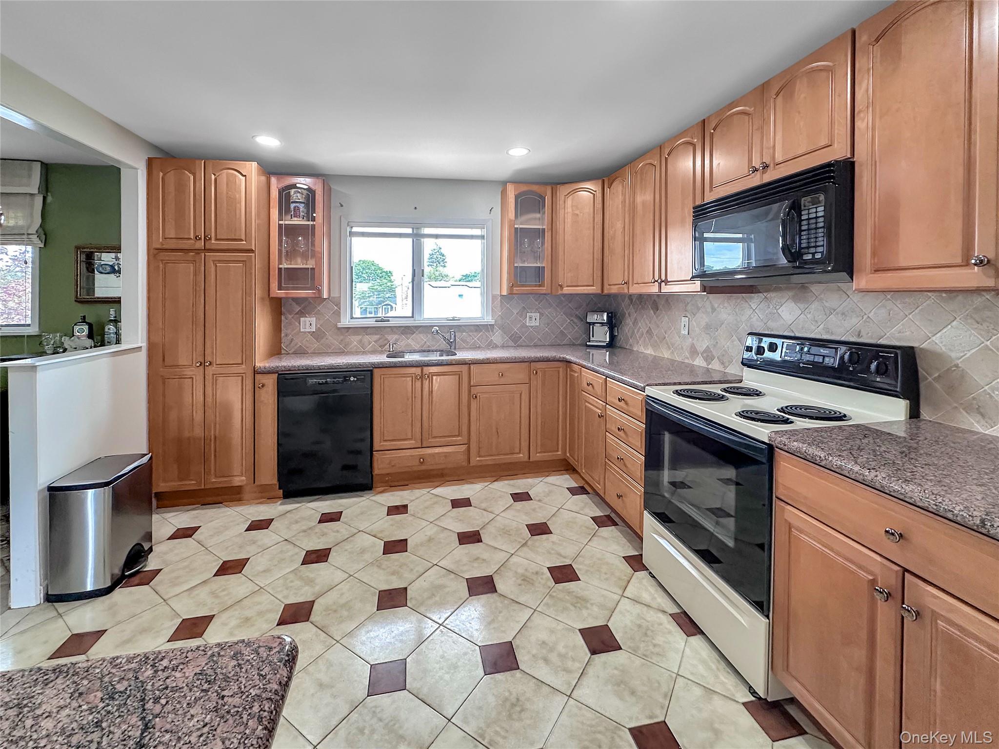 57 S Crescent Drive, Farmingdale, NY 11735