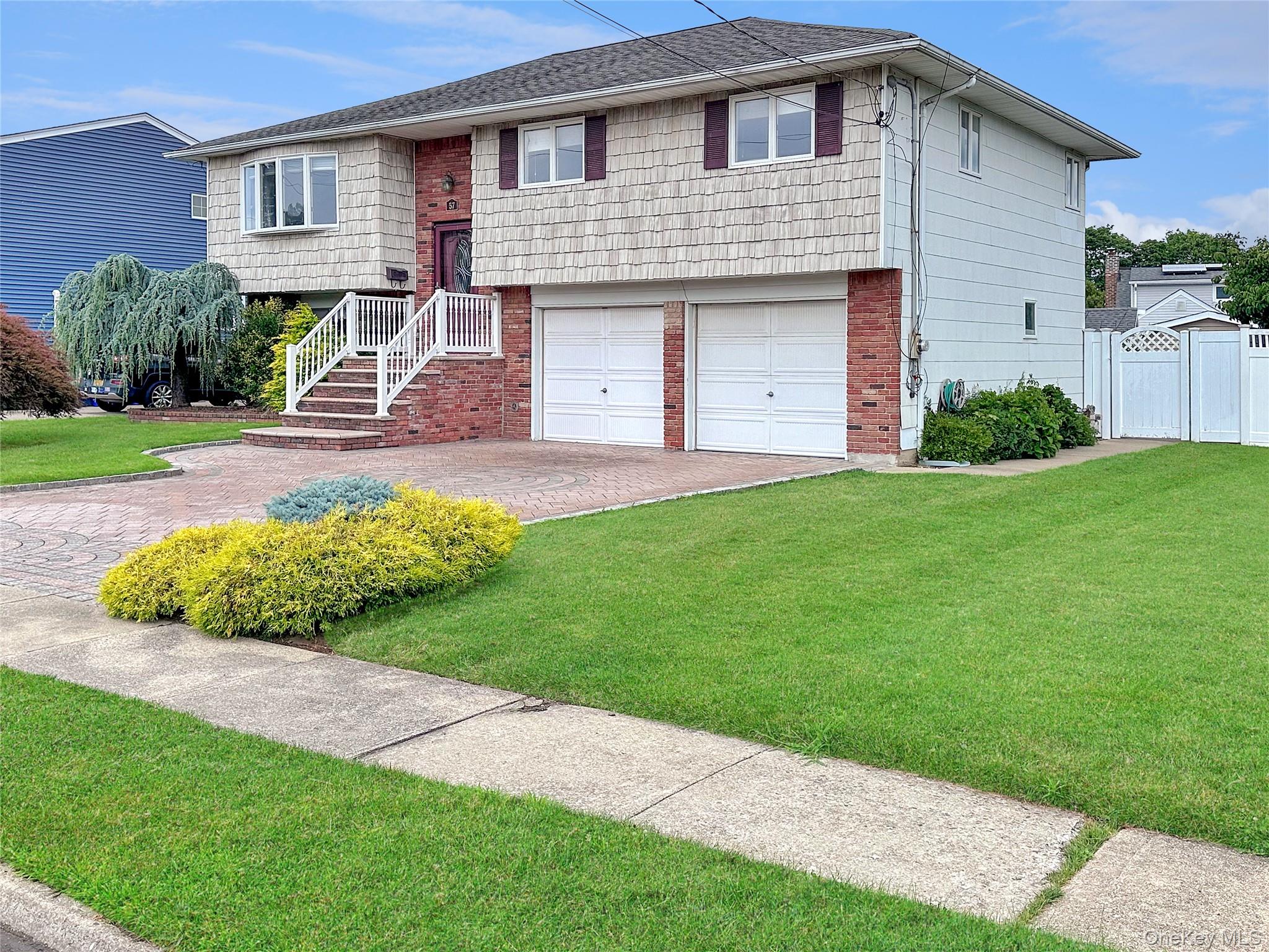 57 S Crescent Drive, Farmingdale, NY 11735