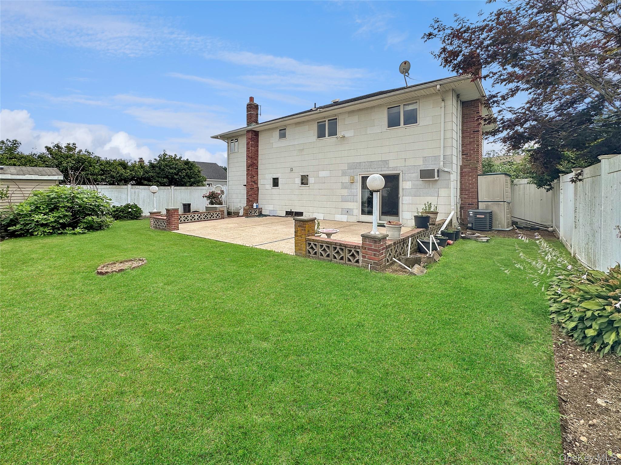 57 S Crescent Drive, Farmingdale, NY 11735