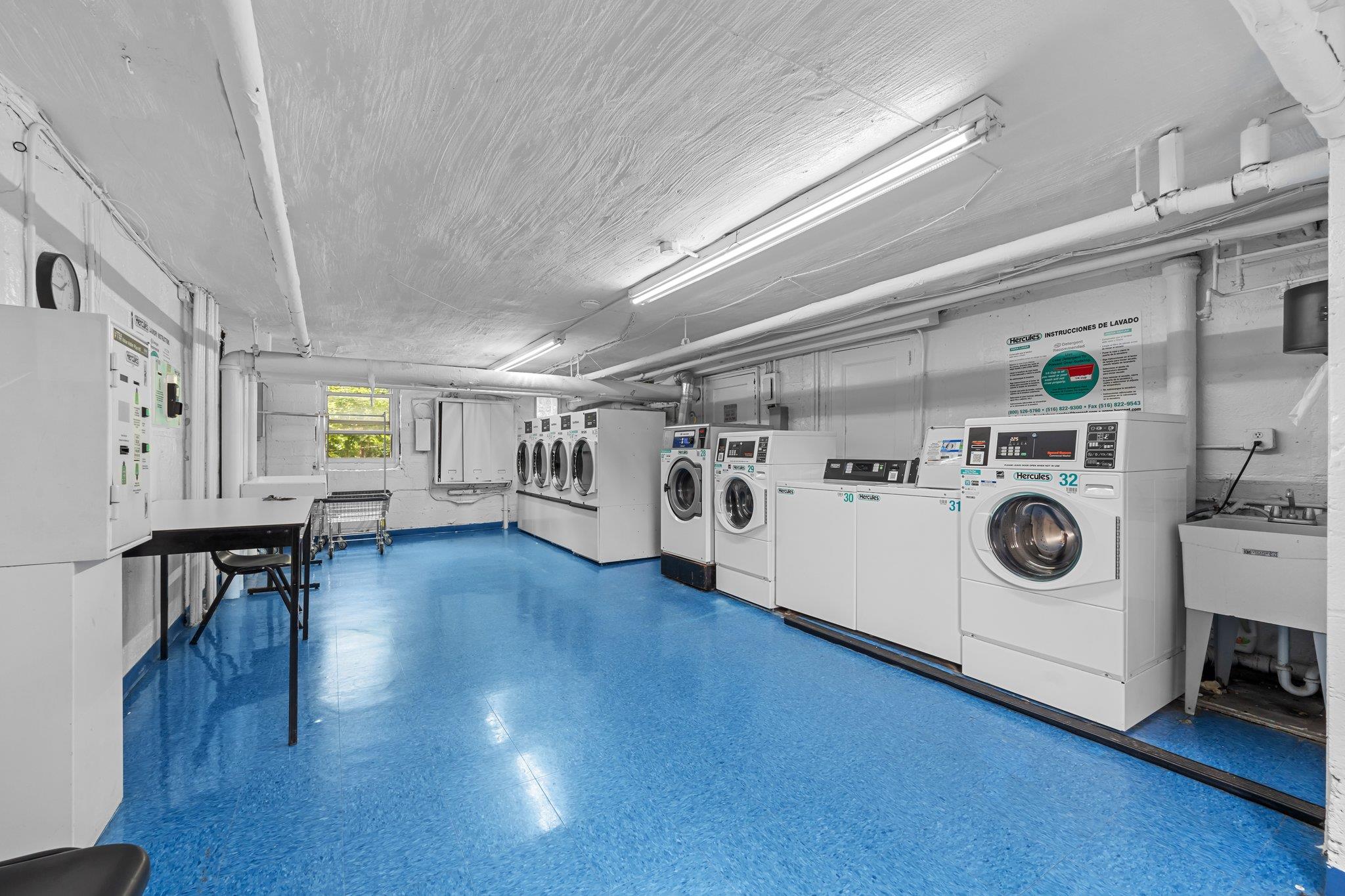 16 Edwards St # 2G, Roslyn Heights, NY 11577