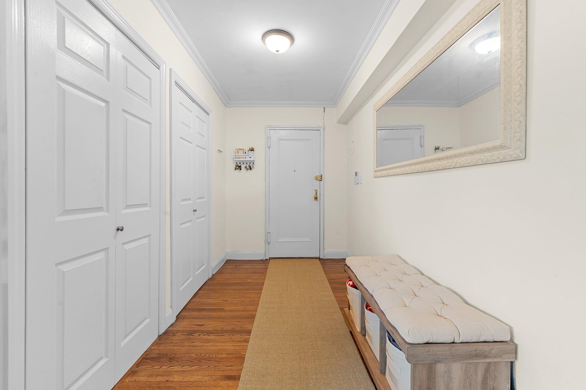 16 Edwards St # 2G, Roslyn Heights, NY 11577