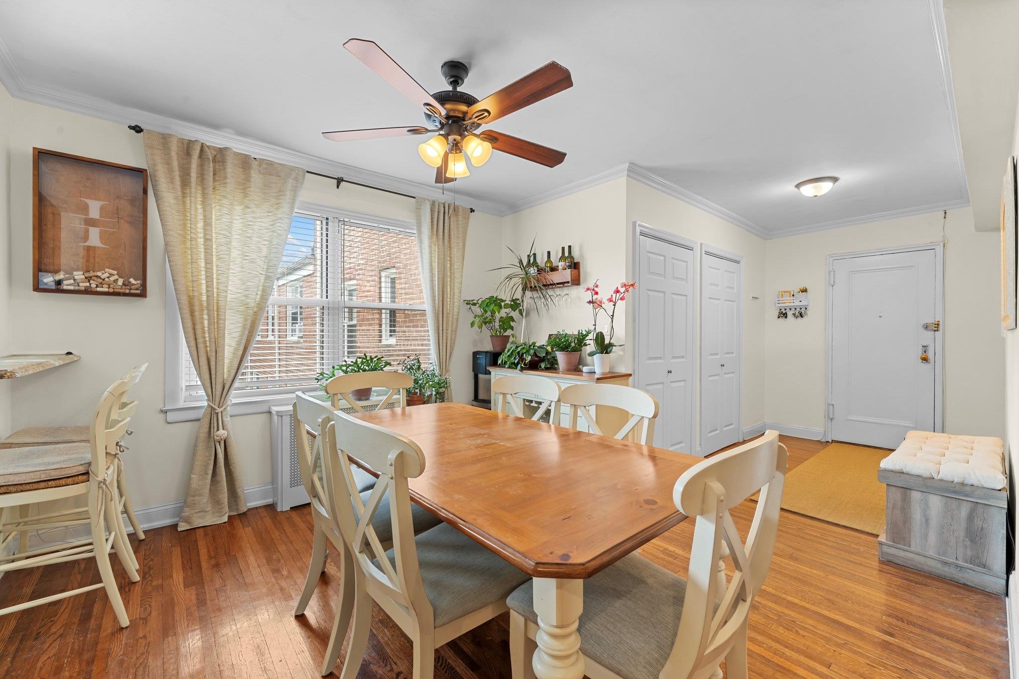 16 Edwards St # 2G, Roslyn Heights, NY 11577