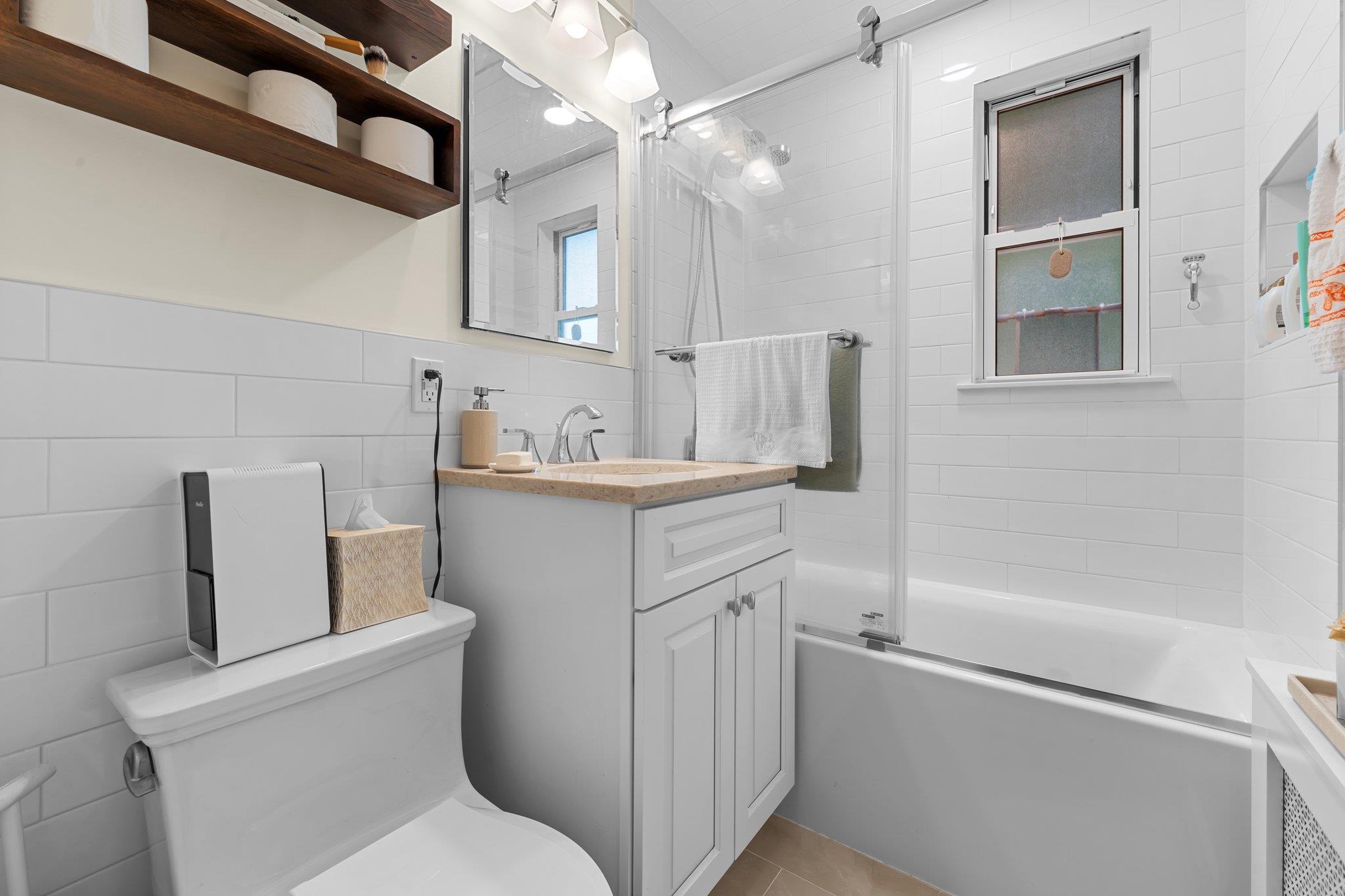 16 Edwards St # 2G, Roslyn Heights, NY 11577