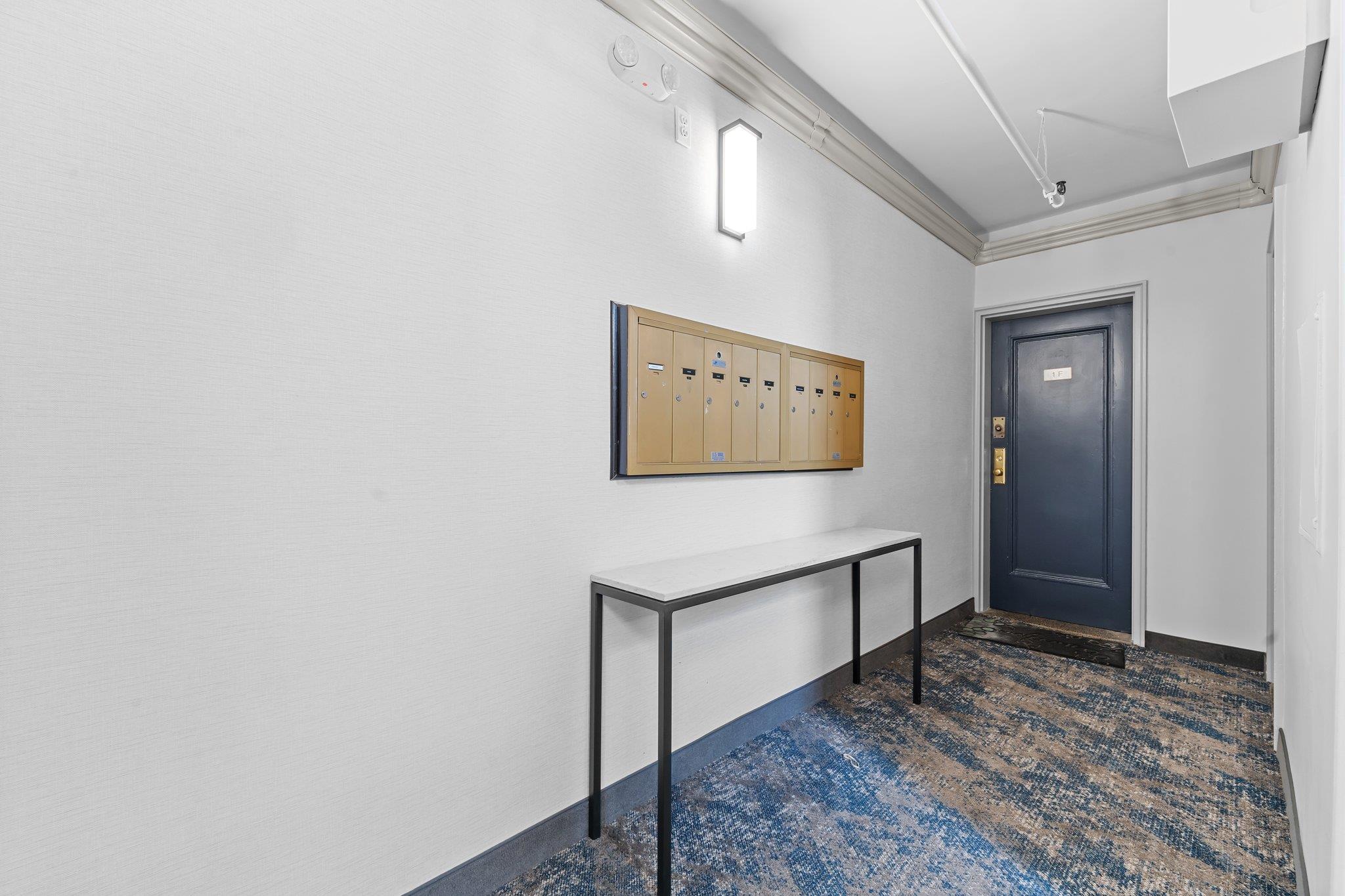 16 Edwards St # 2G, Roslyn Heights, NY 11577