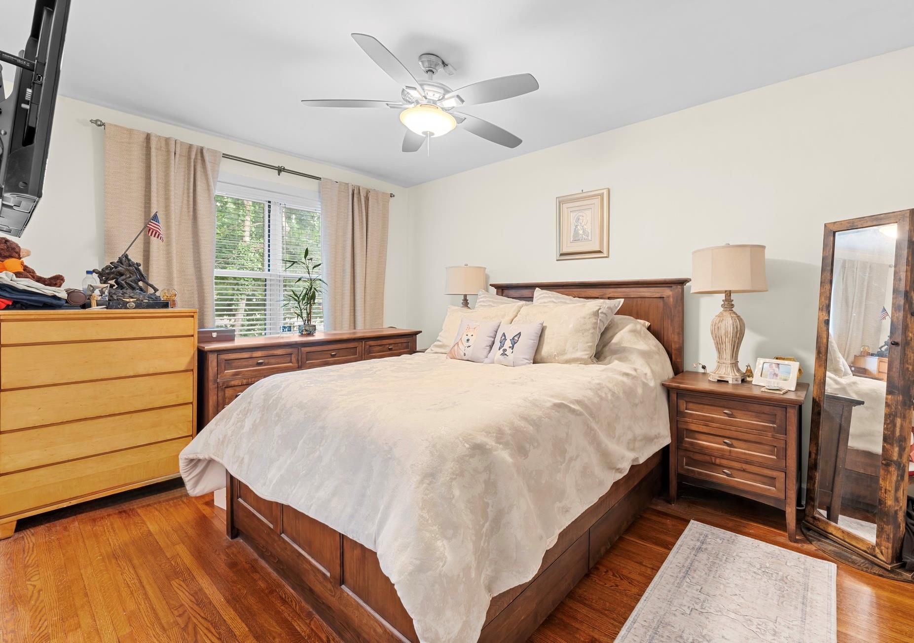 16 Edwards St # 2G, Roslyn Heights, NY 11577