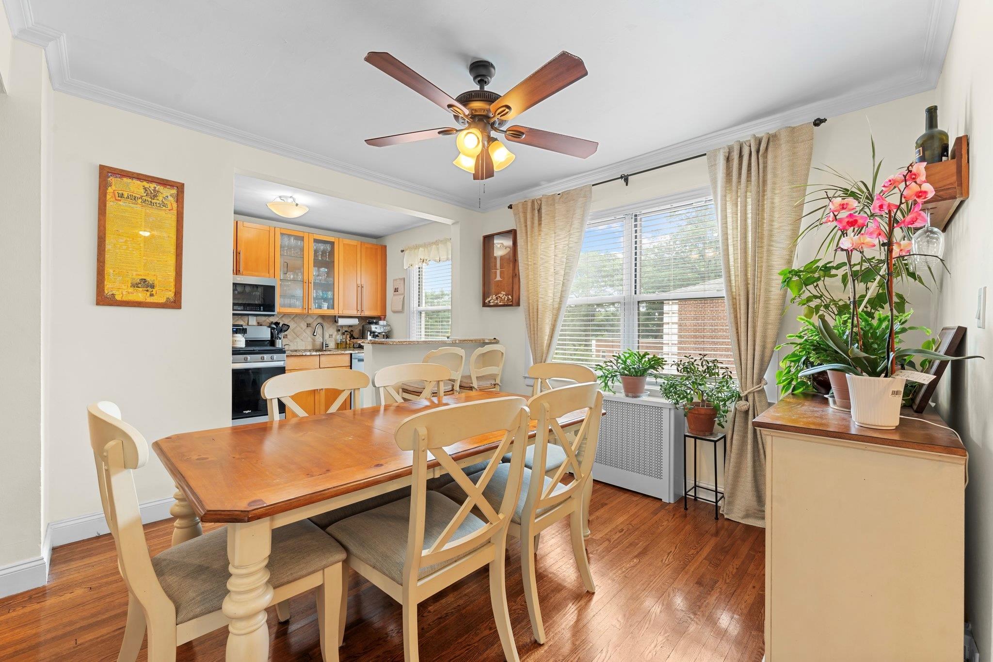 16 Edwards St # 2G, Roslyn Heights, NY 11577