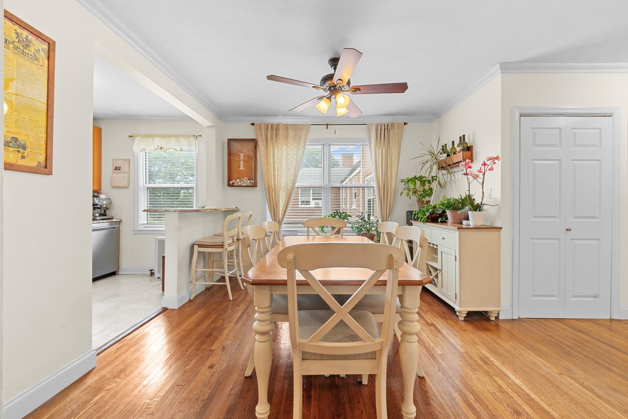 16 Edwards St # 2G, Roslyn Heights, NY 11577