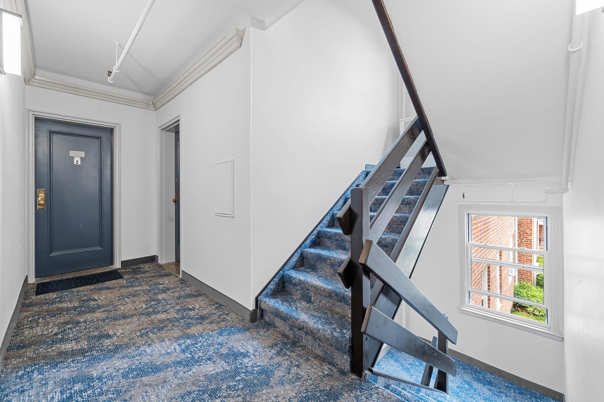 16 Edwards St # 2G, Roslyn Heights, NY 11577