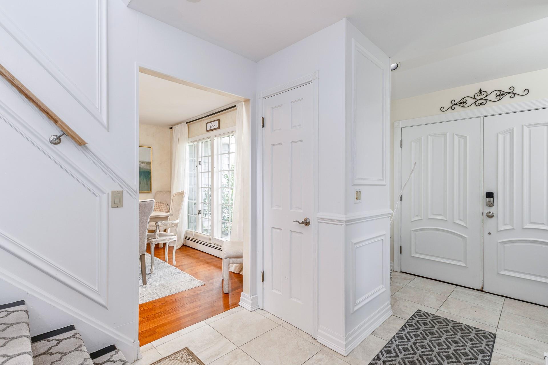 3 Cele Court, Sayville, NY 11782