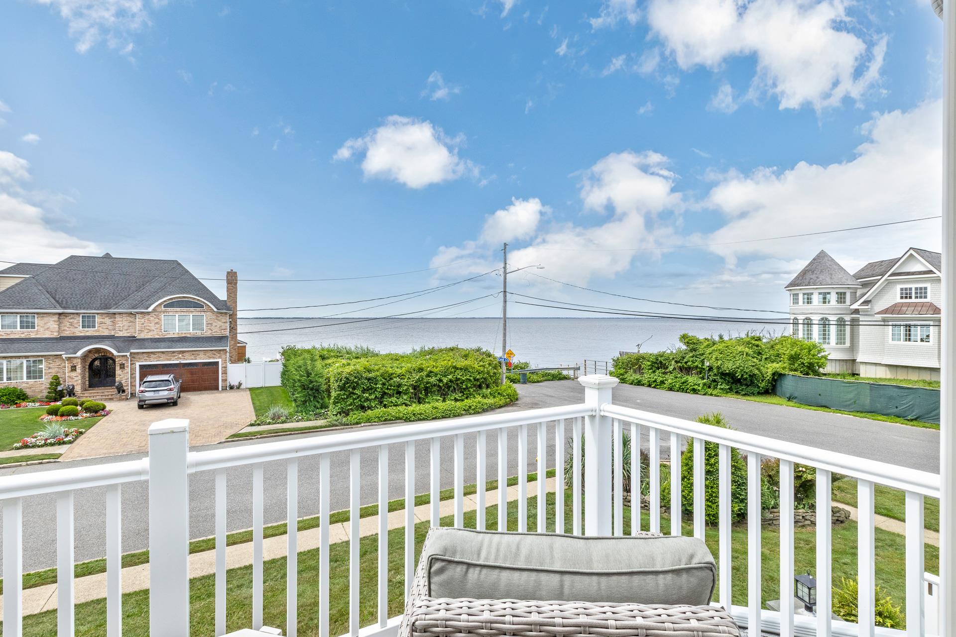 3 Cele Court, Sayville, NY 11782