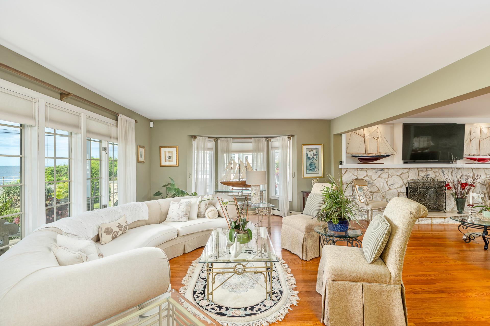 3 Cele Court, Sayville, NY 11782