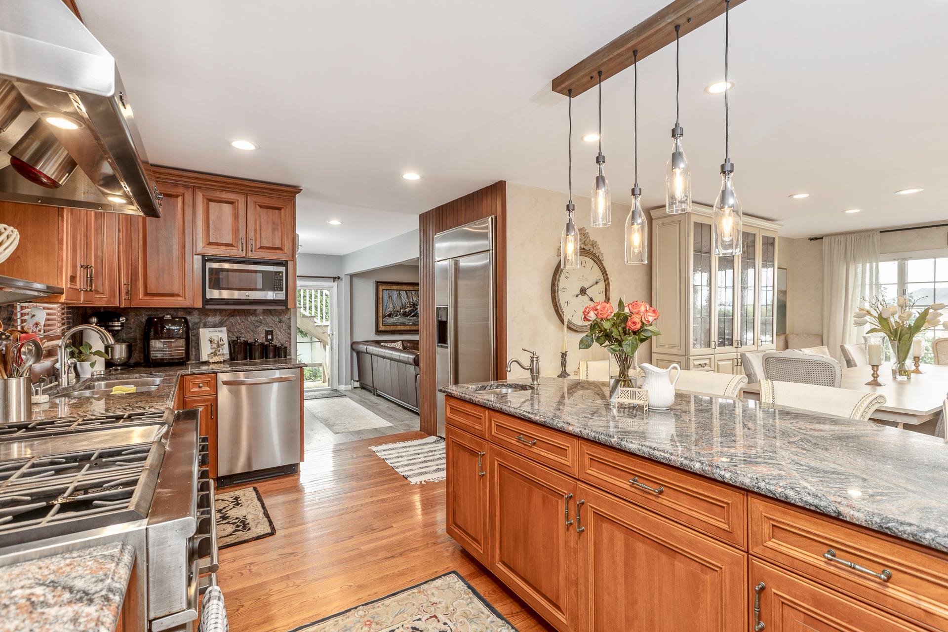 3 Cele Court, Sayville, NY 11782