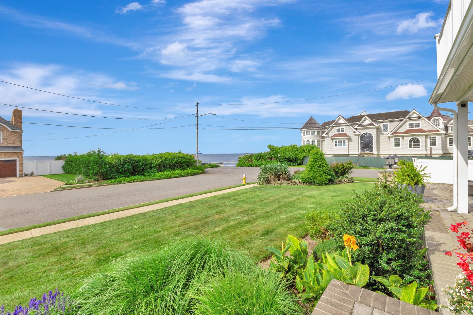 3 Cele Court, Sayville, NY 11782
