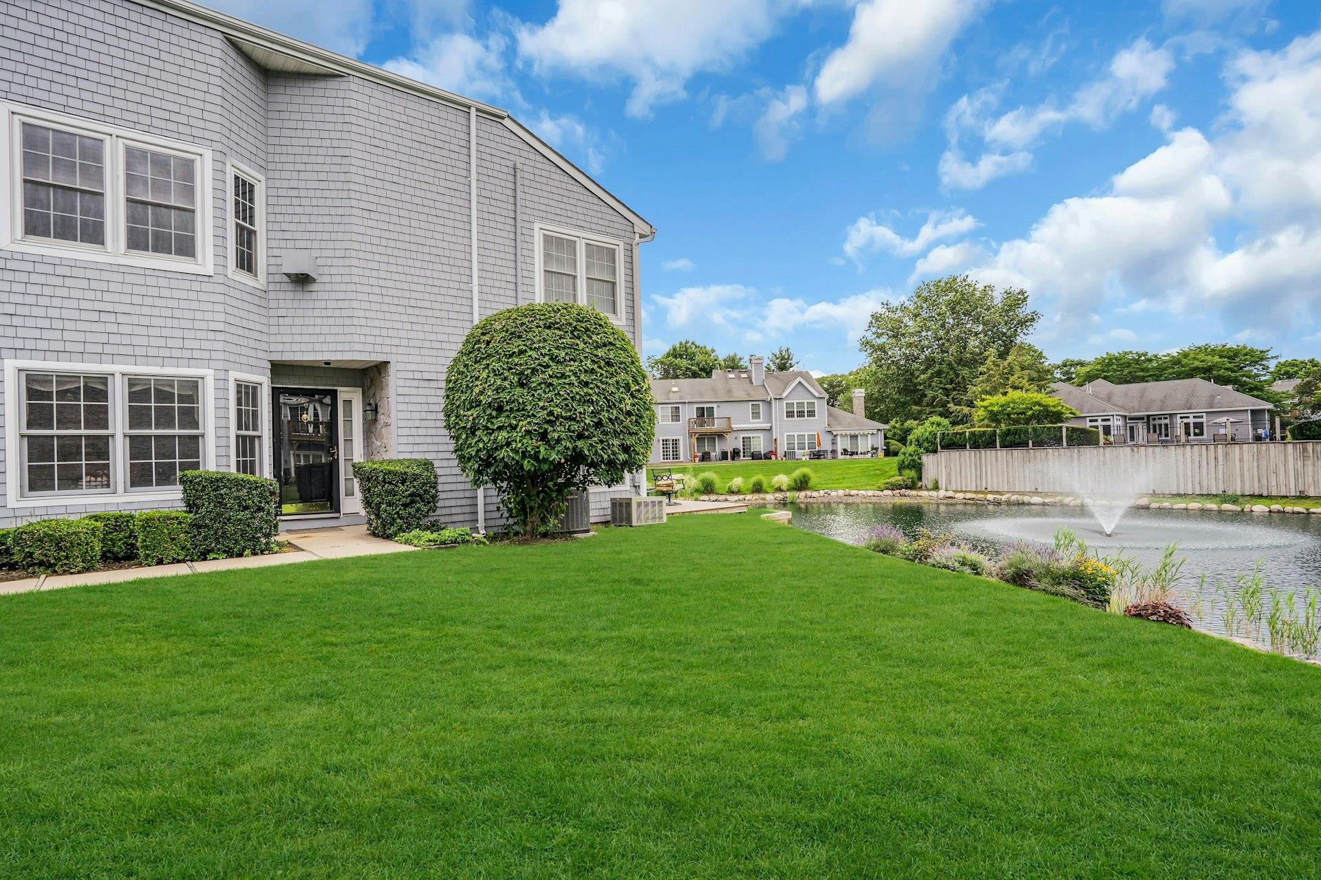 20 Lakebridge Drive S, Kings Park, NY 11754