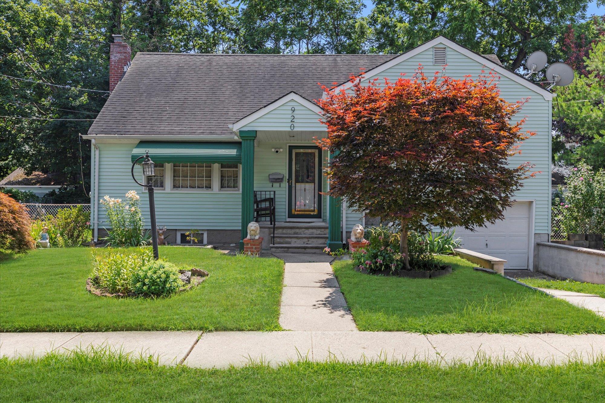 920 Clinton Place, Baldwin, NY 11510