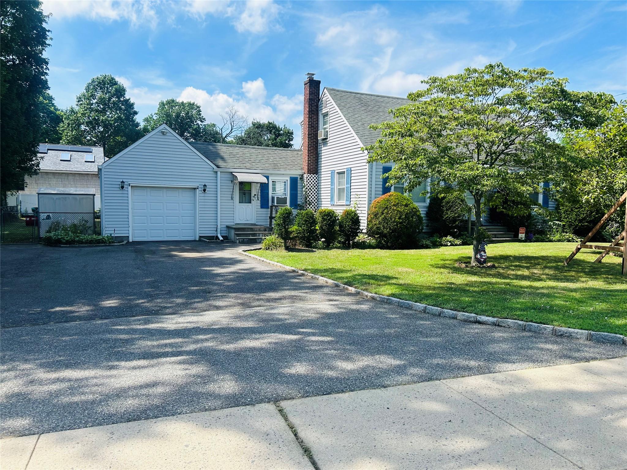 1547 Walt Whitman Road, Melville, NY 11747