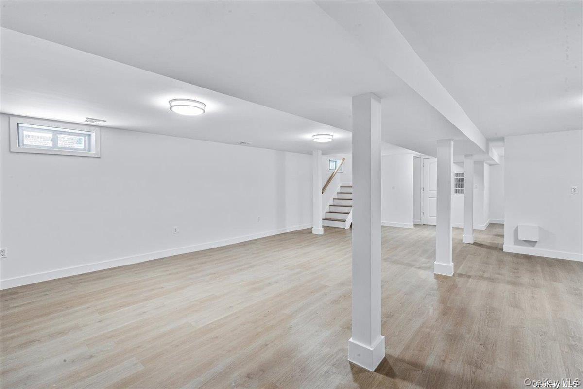 23 Flower Lane, New Hyde Park, NY 11040