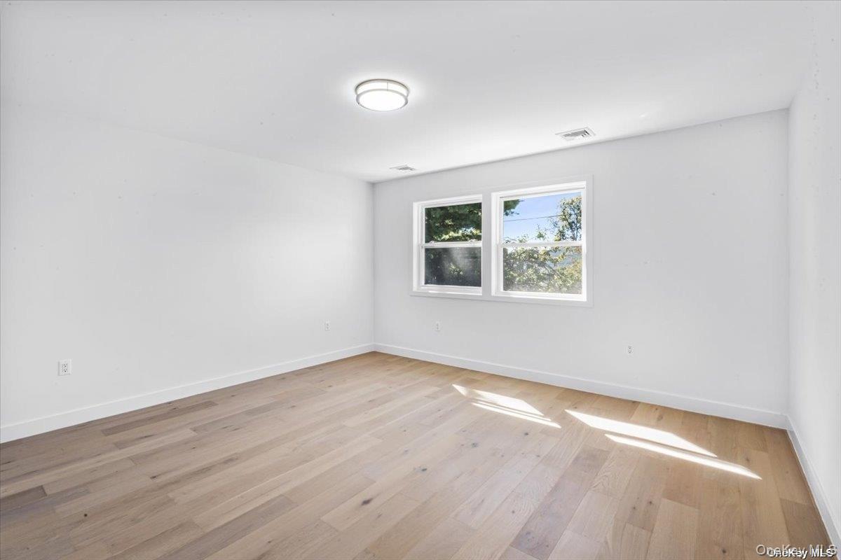 23 Flower Lane, New Hyde Park, NY 11040