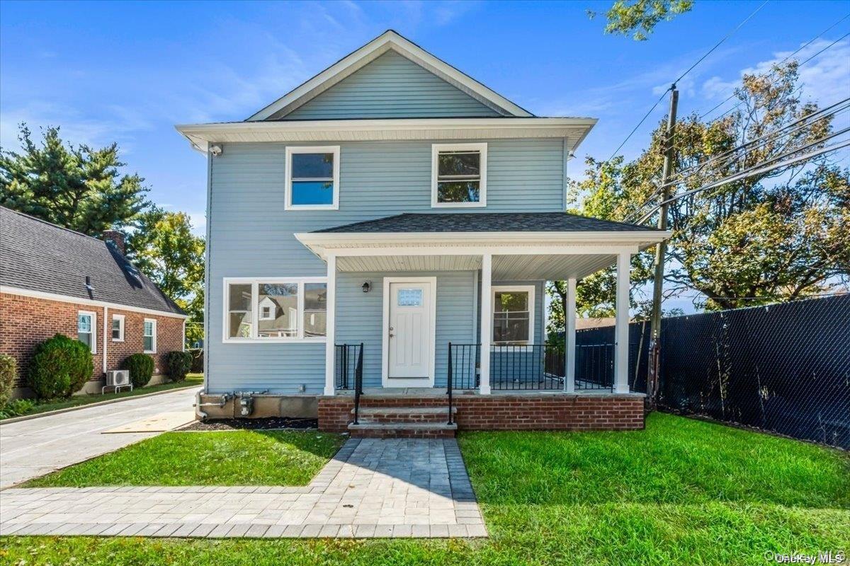 23 Flower Lane, New Hyde Park, NY 11040