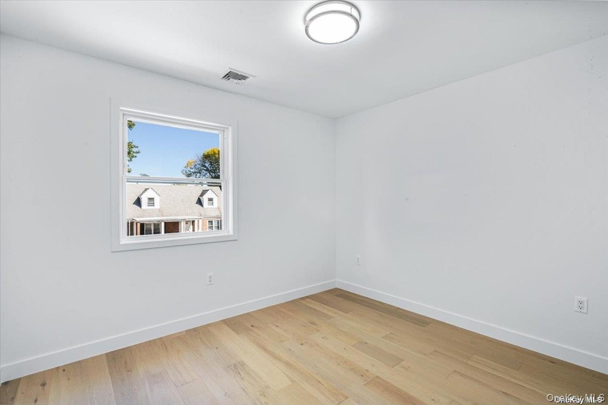 23 Flower Lane, New Hyde Park, NY 11040