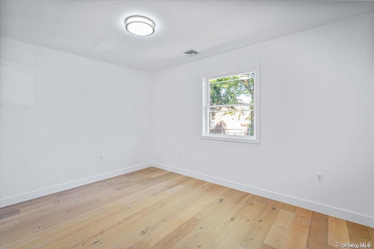 23 Flower Lane, New Hyde Park, NY 11040