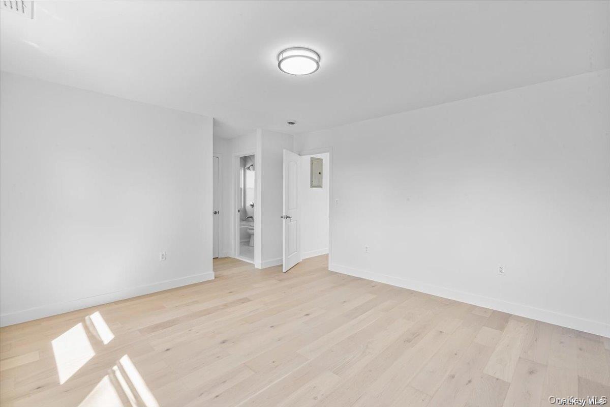 23 Flower Lane, New Hyde Park, NY 11040