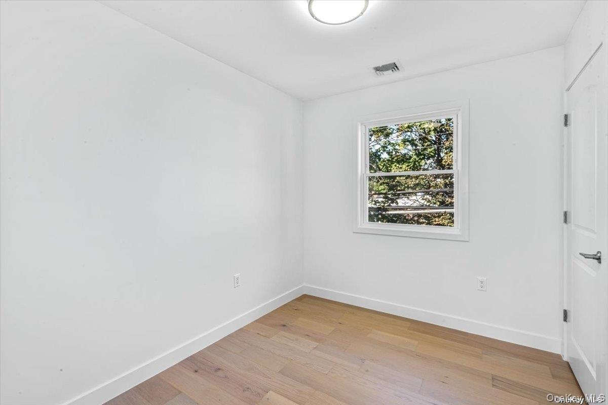 23 Flower Lane, New Hyde Park, NY 11040