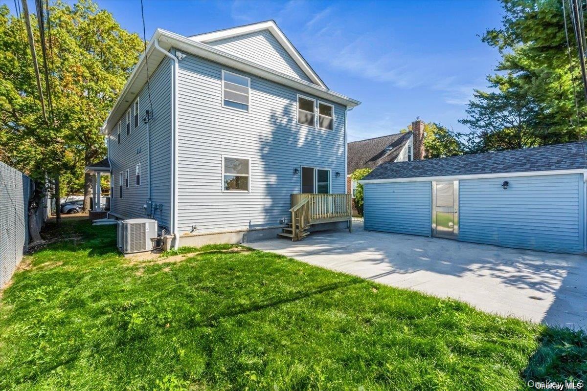 23 Flower Lane, New Hyde Park, NY 11040