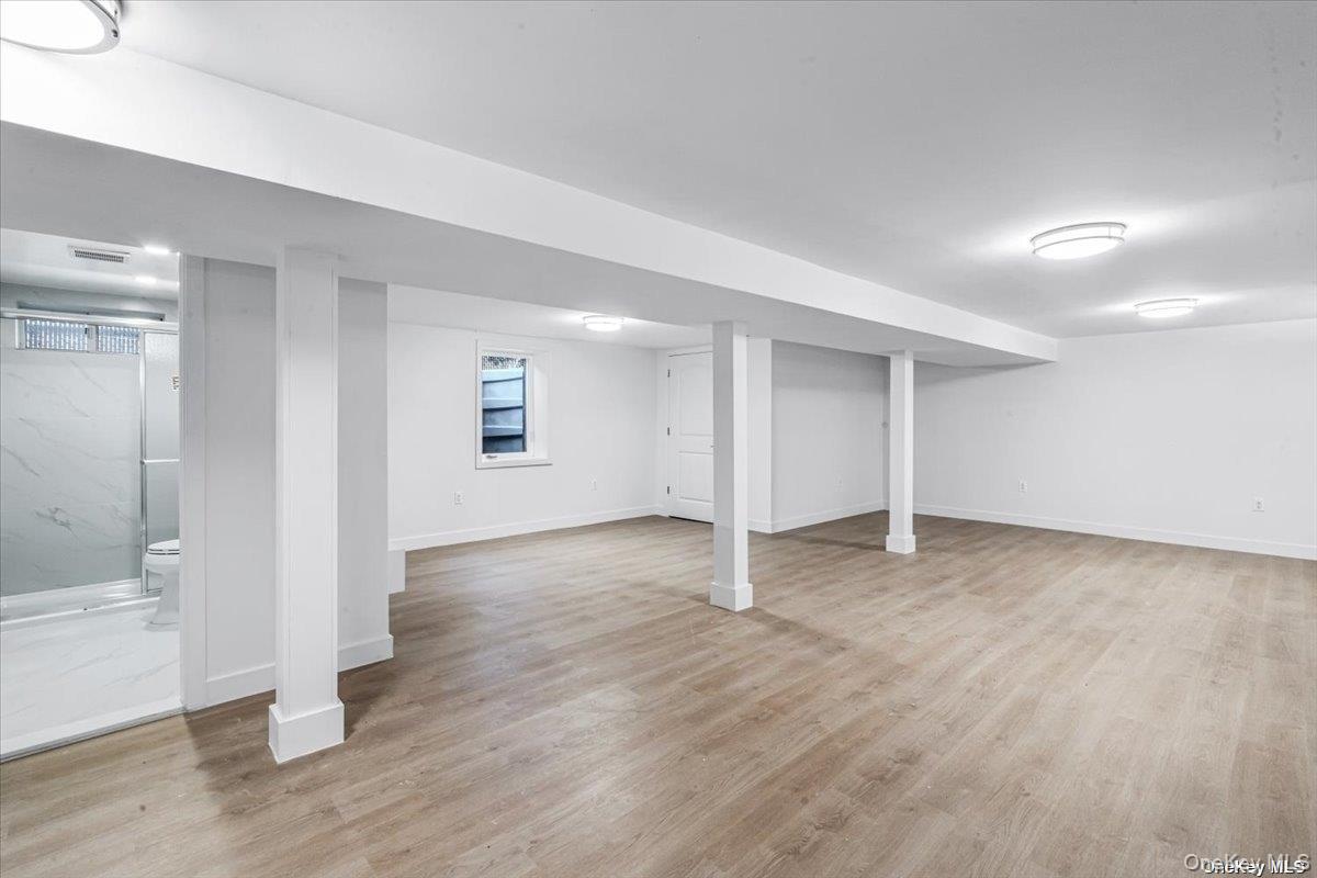 23 Flower Lane, New Hyde Park, NY 11040