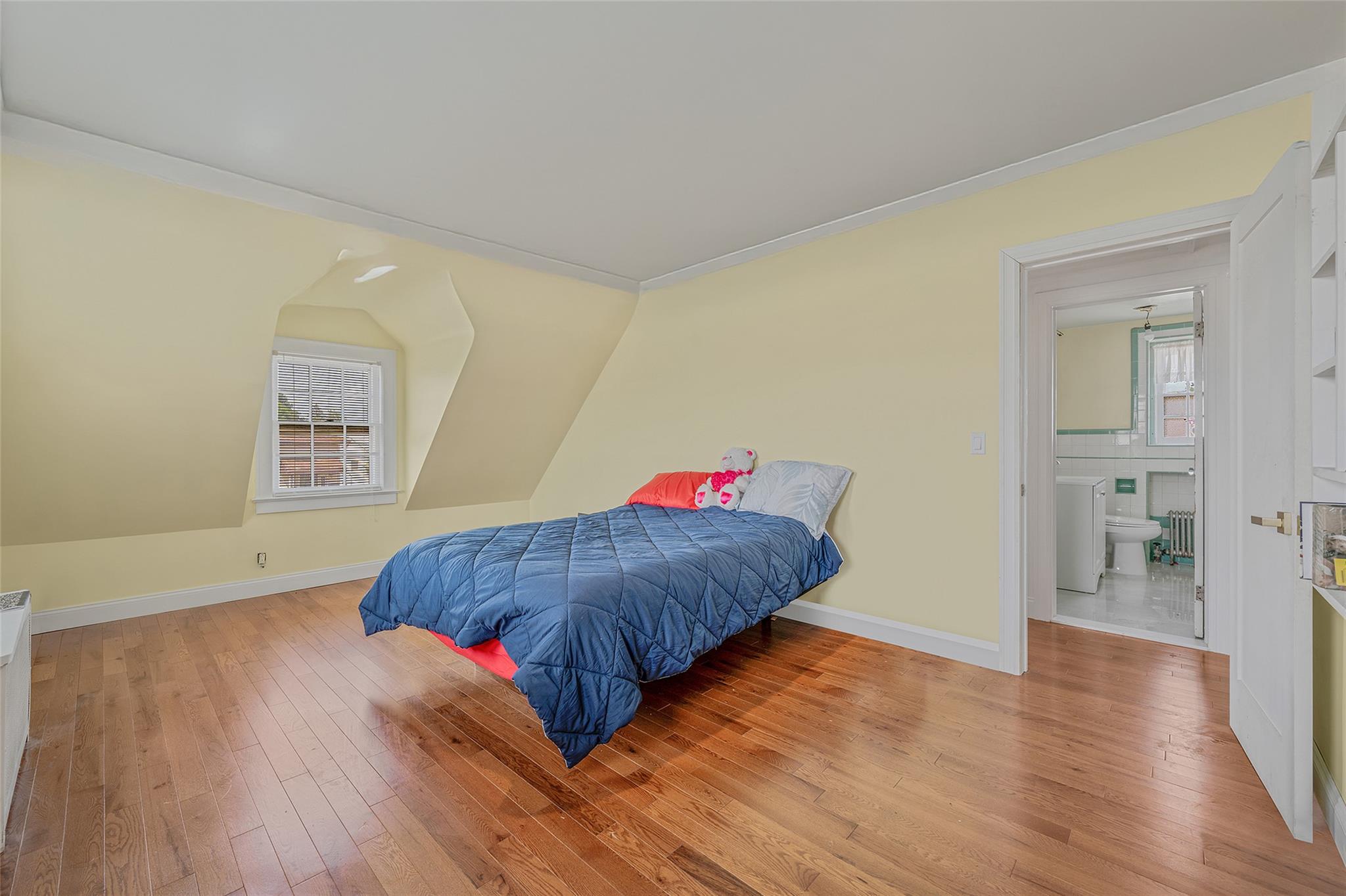 16 Felton Avenue, Valley Stream, NY 11580