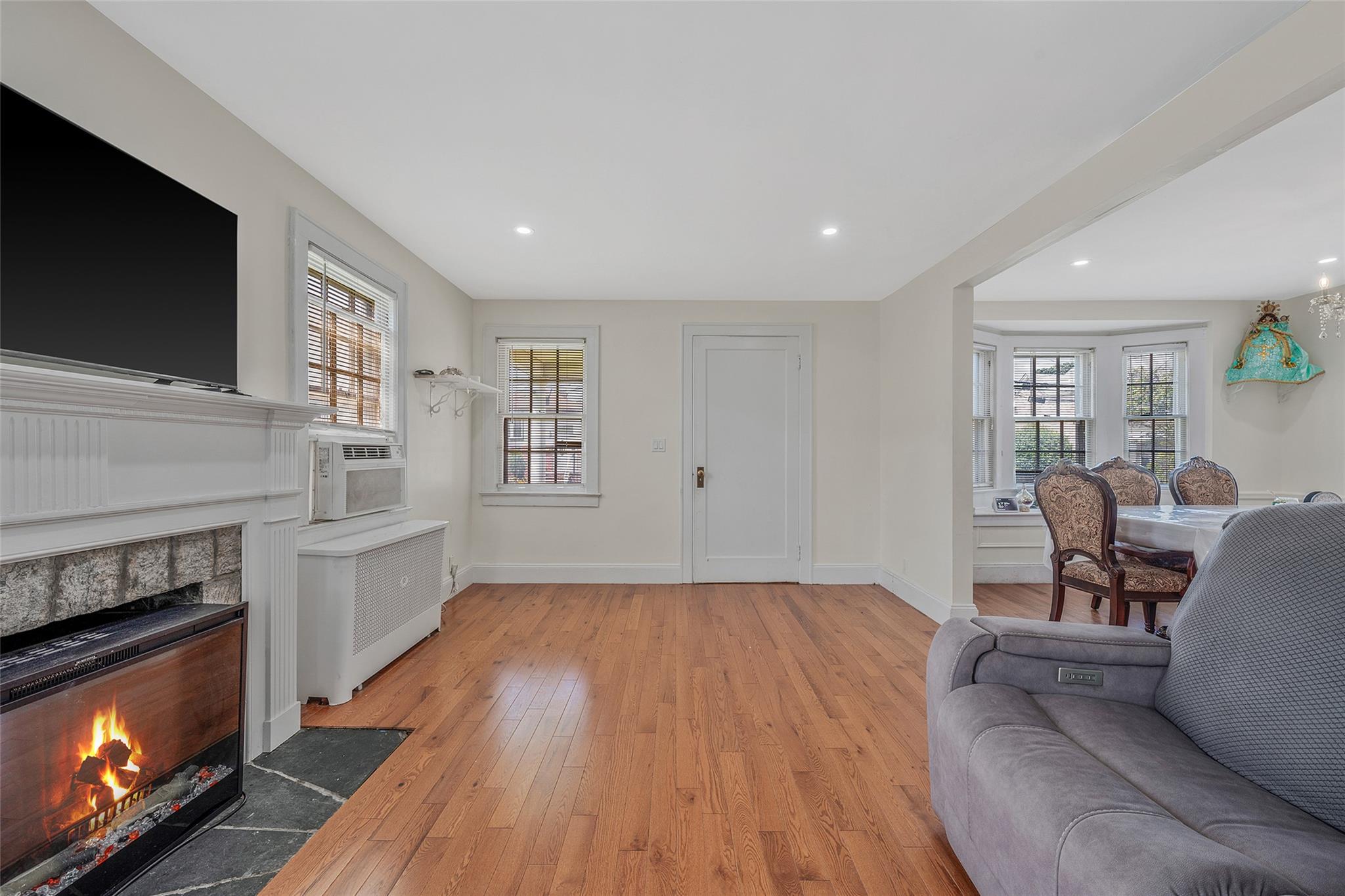 16 Felton Avenue, Valley Stream, NY 11580