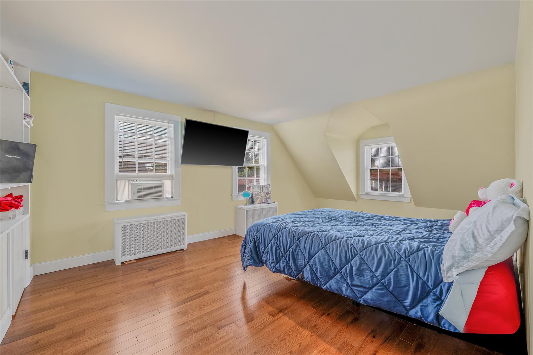 16 Felton Avenue, Valley Stream, NY 11580