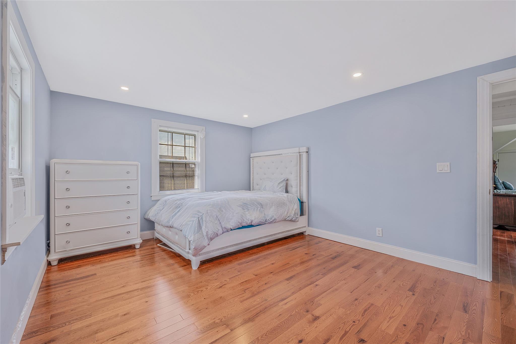 16 Felton Avenue, Valley Stream, NY 11580