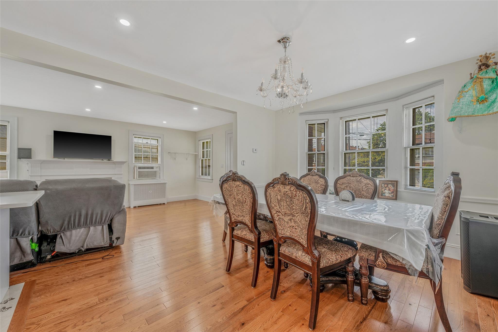 16 Felton Avenue, Valley Stream, NY 11580