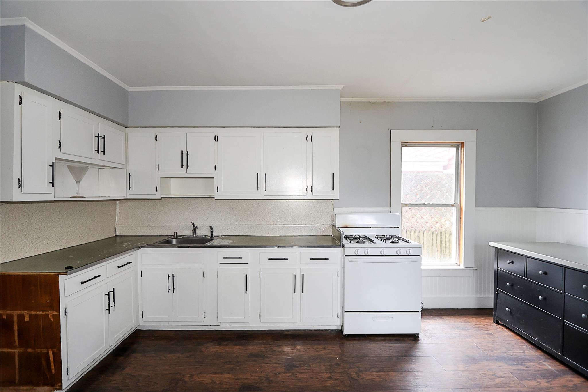 46 Coles Street, Glen Cove, NY 11542